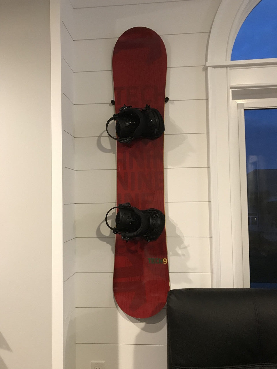 The Cinch Snowboard Display | Floating Rack | 1 Board