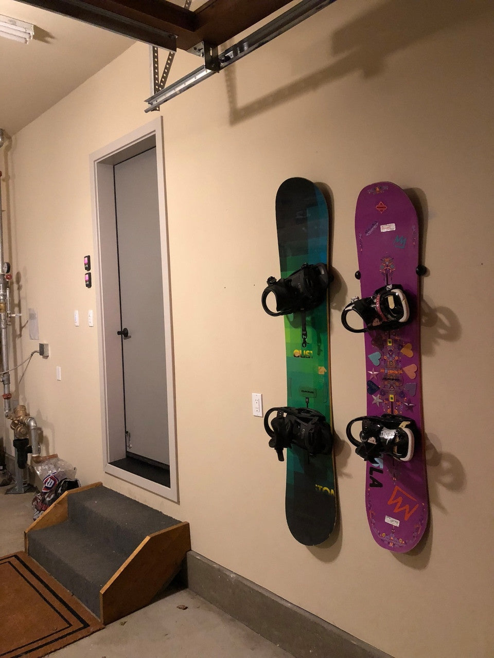 The Cinch Snowboard Display | Floating Rack | 2 Boards