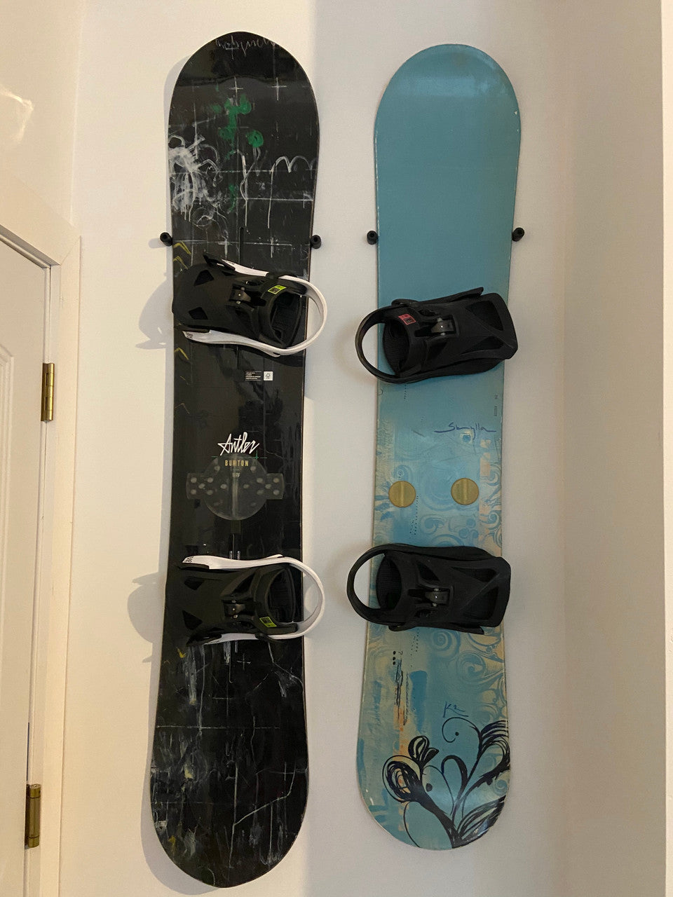 The Cinch Snowboard Display | Floating Rack | 2 Boards