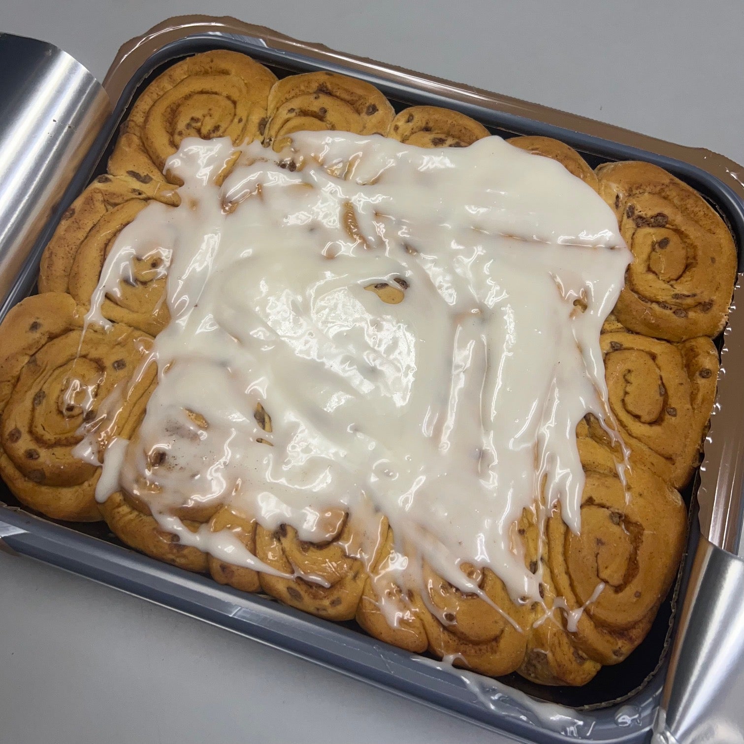 Military MRE Tray Pack, Cinnamon Roll with White Icing, Ready to Eat (UGR Component)