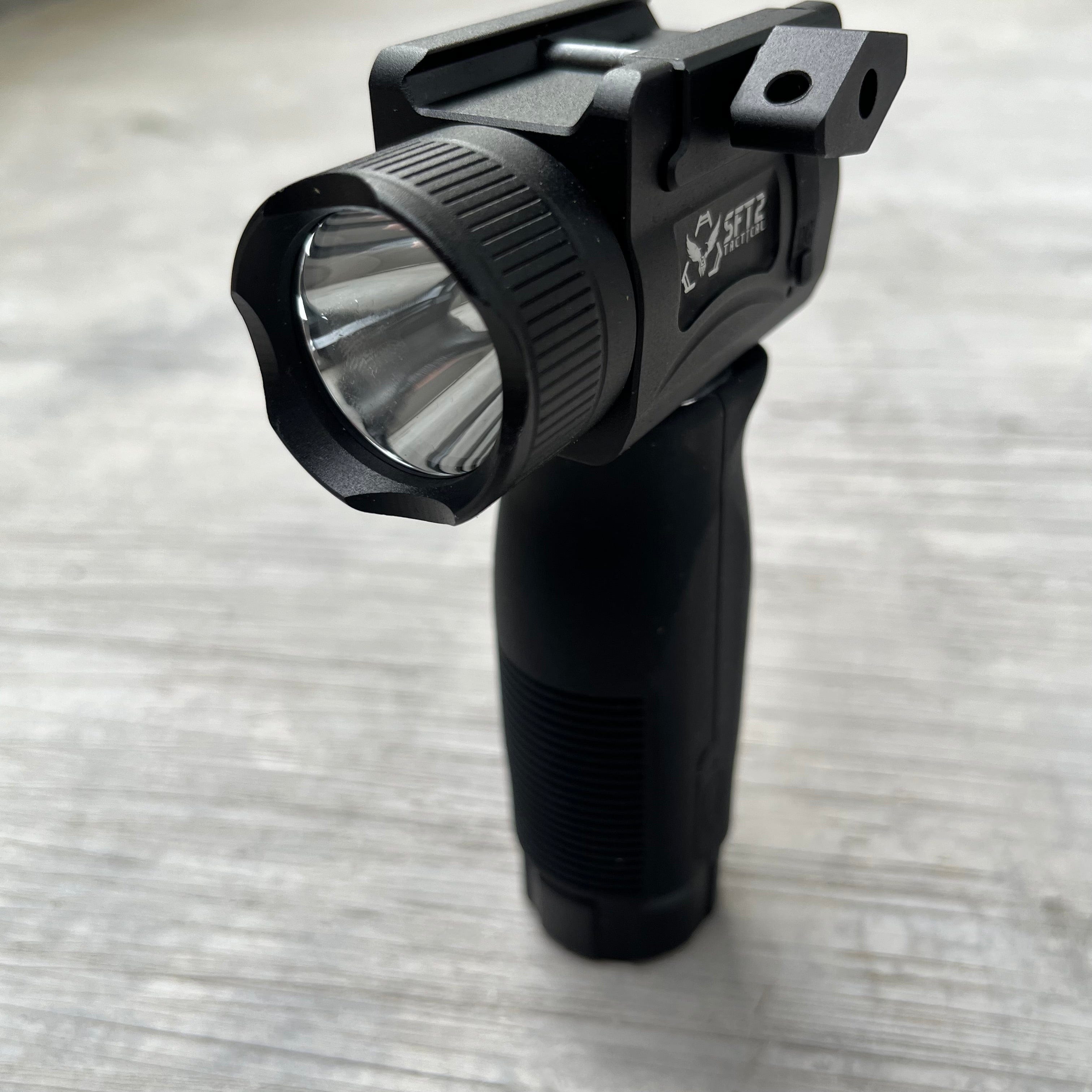 Vertical Foregrip 3 in 1 Flashlight (2000 Lumen)