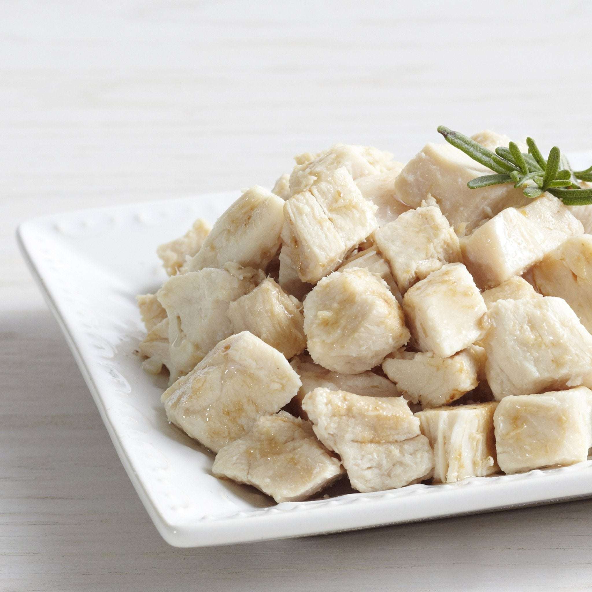 Can of cooked freeze dried white meat chicken dices with nutrition information and serving suggestions