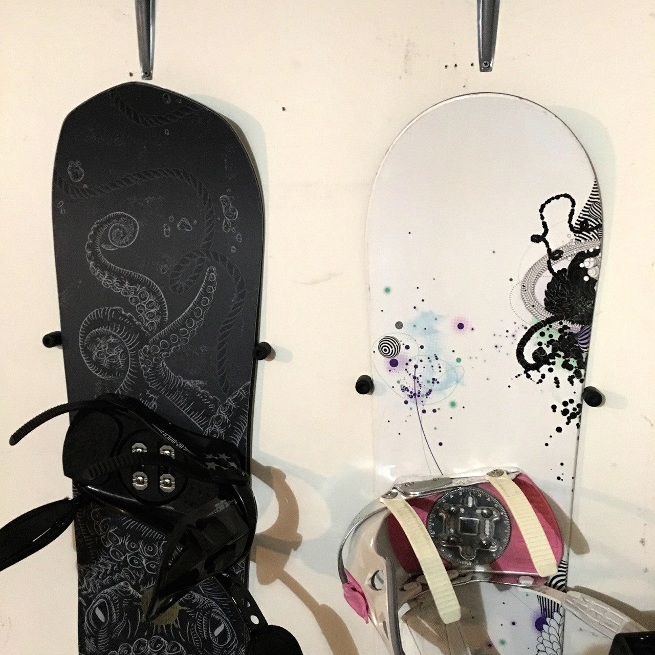 The Cinch Snowboard Display | Floating Rack | 2 Boards