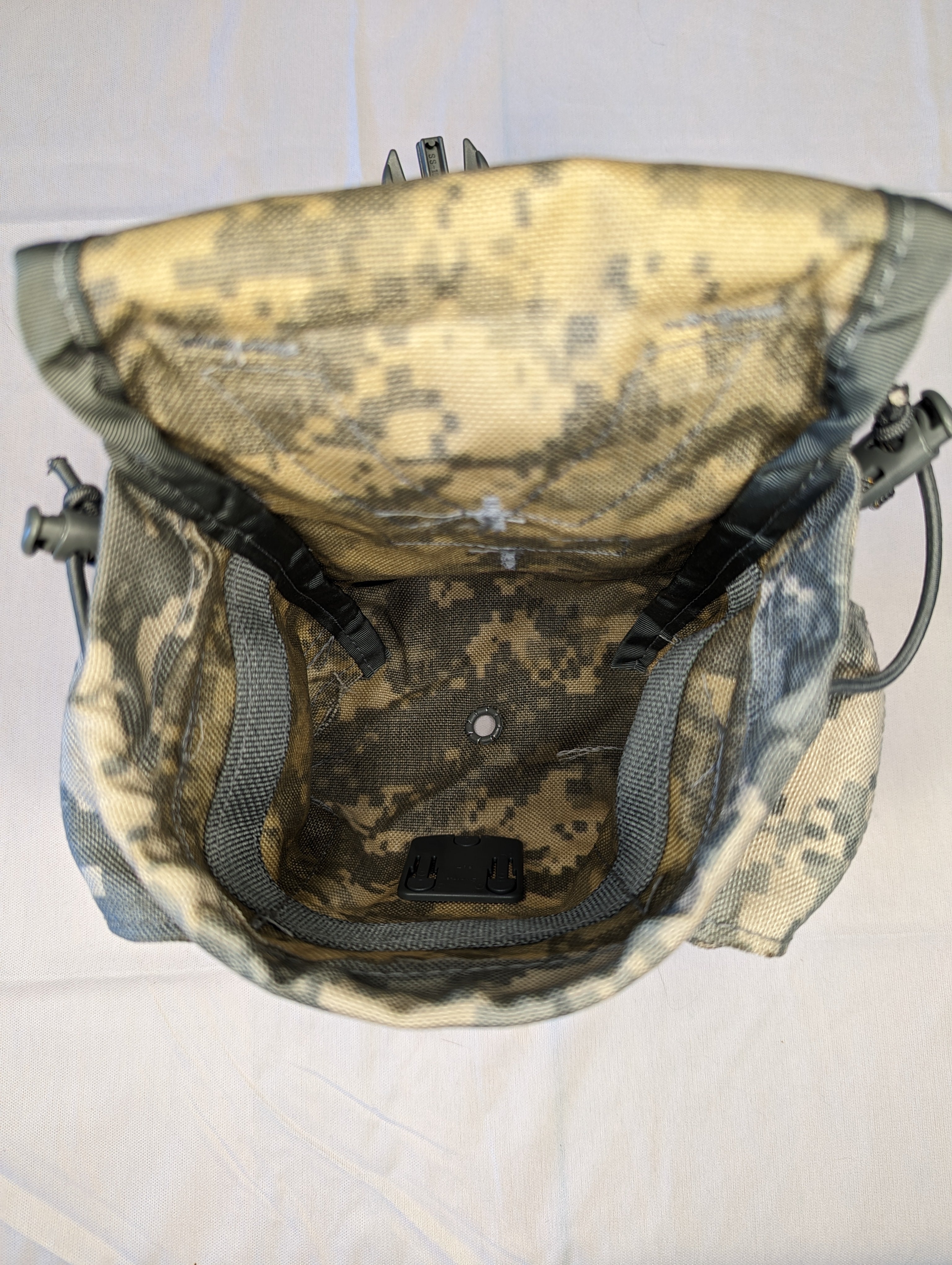 1 Quart Canteen w/ ACU Pouch